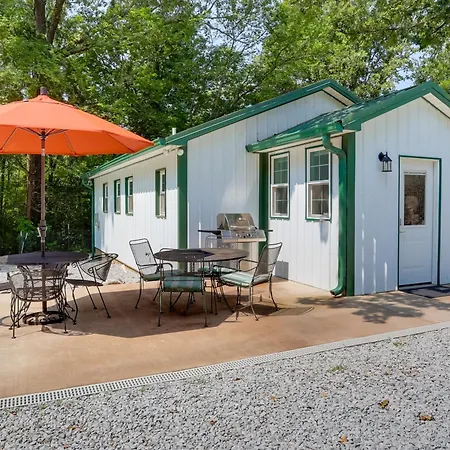 Shared Boat Dock And Ramp At Kentucky Lake Retreat